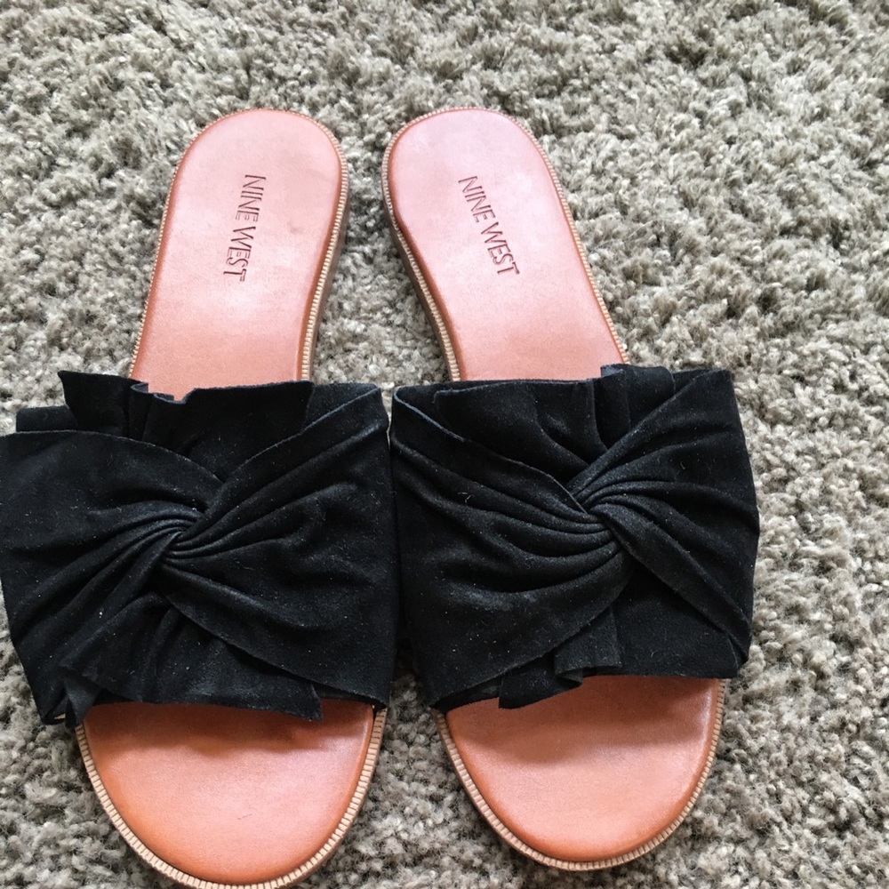 Nine West size 9 black shade slides